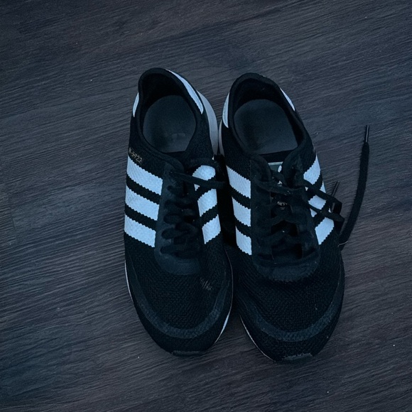 Hello! I’m selling adidas shoes. Size 6.5 for women. One time use. Will be wash! - Picture 1 of 4